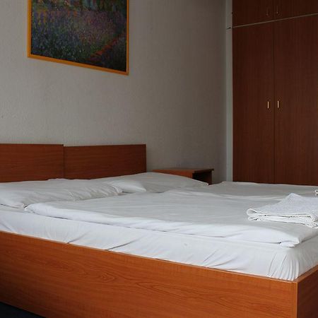 Romai Hotel Boedapest Buitenkant foto